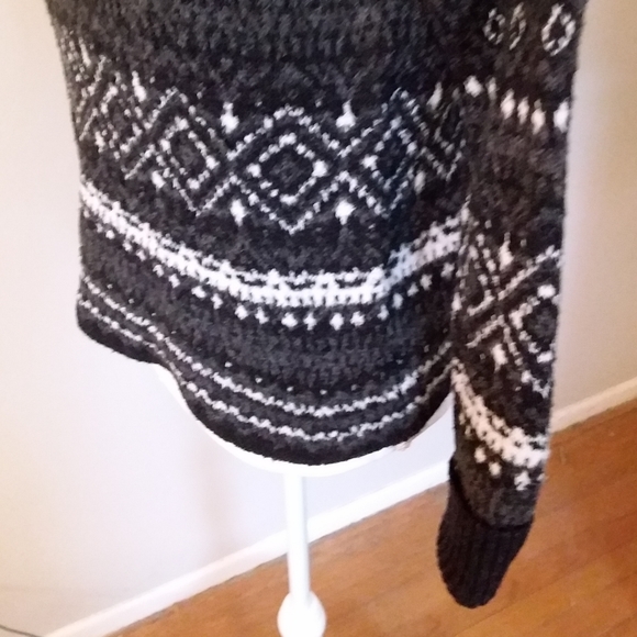 American Eagle Outfitters Grey/White Crew SweaterA - Picture 6 of 11